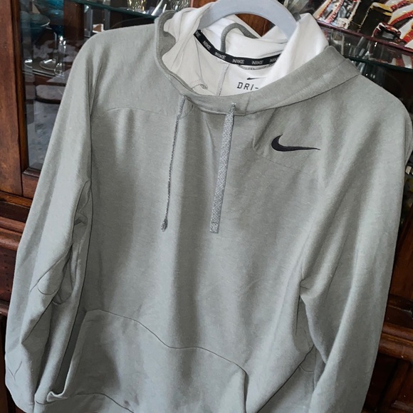 Gray hooded Nike sweatshirt men’s large Dri-Fit